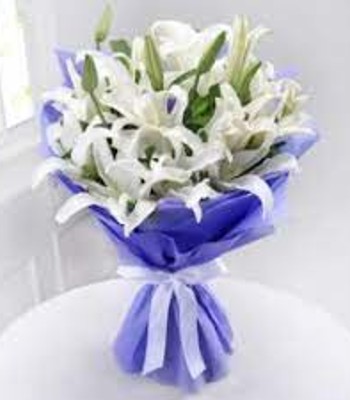 White Lily Bouquet - 5 Stems Of White Lilies Tied Together with Green Fillers